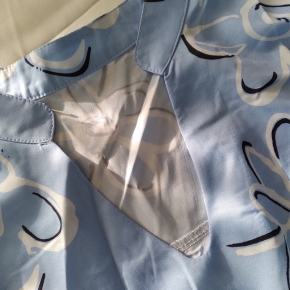 3/$15 Fashion concept top - Picture 2 of 4